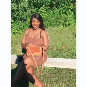 Meet your Posher, Tee